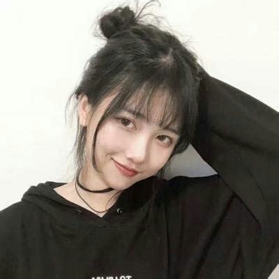 头像甜美女生丸子头