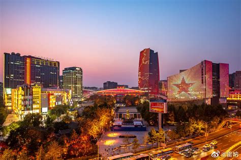 9月28日晚，北京中关村广场节日气氛渐浓|中关村|追梦人|万岁_新浪新闻