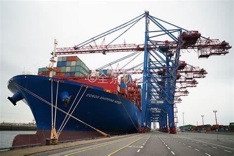 停泊在汉堡港的中国远洋货轮_高清图片_全景视觉