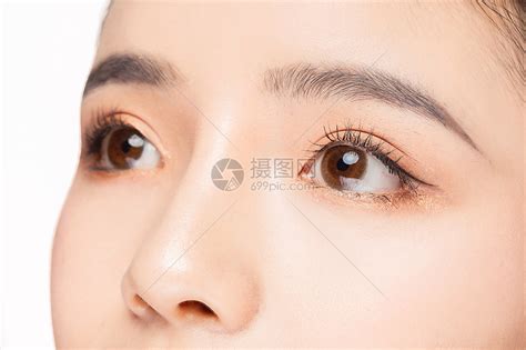 眼里眉间图片