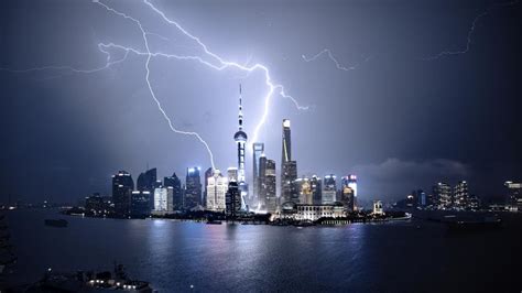 上海发布雷电黄色预警信号，伴8-10级雷雨大风_凤凰网视频_凤凰网