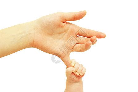 快乐的小孩用手指着幸福的母亲拿着大锅高清图片下载-正版图片503313831-摄图网