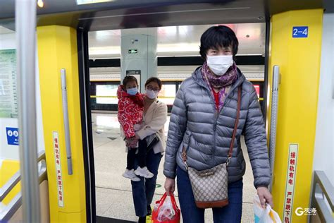 复工第一天青岛地铁迎客1.57万 车站运行安静有序 - 青岛新闻网