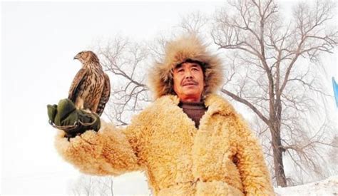 零下23度极寒天气，实拍满族传承千年猎鹰习俗，熬鹰3天服服帖帖