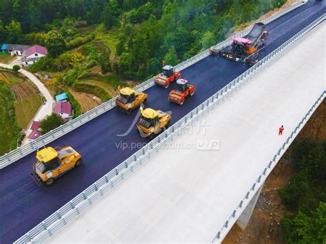 安徽潜山：无岳高速建设忙-人民图片网