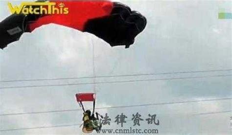奇迹：跳伞者遭遇事故 迎面撞上飞机只受轻伤[1]- 中国日报网