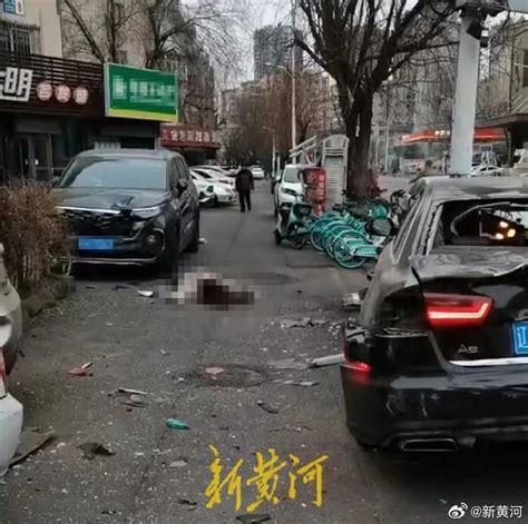 辽宁沈阳一轿车冲入人行道 造成1人死亡4人受伤(含视频)_手机新浪网