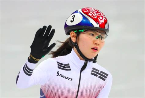 短道速滑韩国选手夺冠 仰天长啸释放压力_凤凰体育