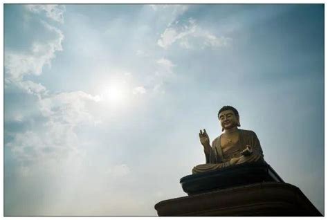 中国佛教四大石窟：外国人青睐的旅游胜地，祈福许愿也相当灵验！