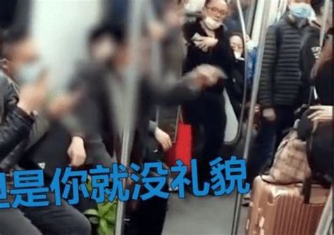 上海地铁小伙给79岁大爷让座遭拒，大爷：跑了16年马拉松_围观_澎湃新闻-The Paper