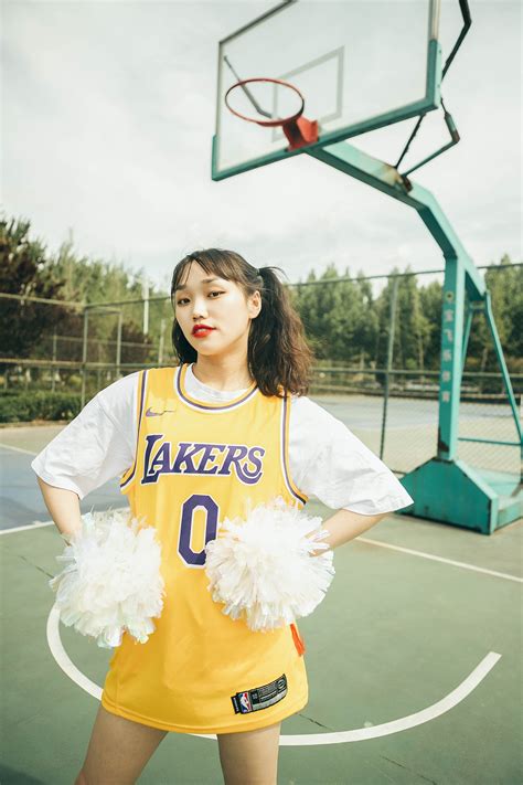 大学校园阳光清纯篮球宝贝写真 中国五月青春时尚宝贝写真_体球网