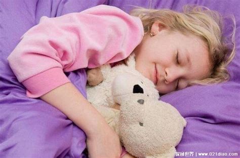 小孩子睡不着按摩三十秒入睡（快速入睡的8种技巧） | 刀哥爱八卦