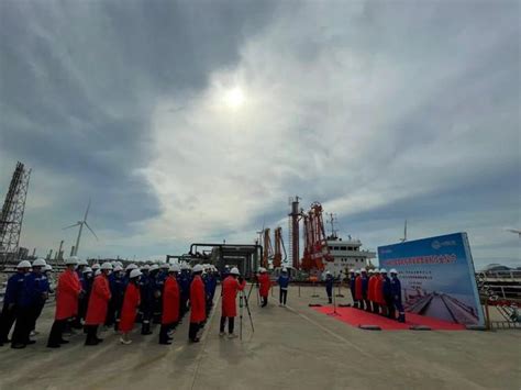 全球首台套智能船用装卸臂在海南八所港第二装卸区完成首船作业-港口网