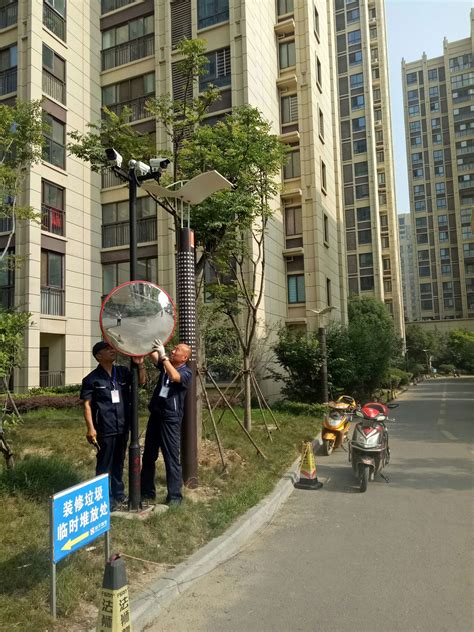 太危险！上海一居民楼顶成“网红”，有人撬锁也要进