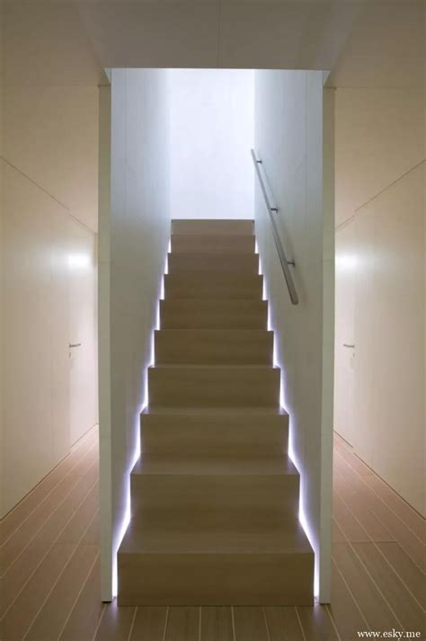 楼梯如何改装踏步灯带或地脚灯？驱动放哪里？ | 光的魔术师