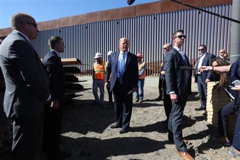 特朗普到美墨边境墙去签名，称赞其为“世界级”__凤凰网