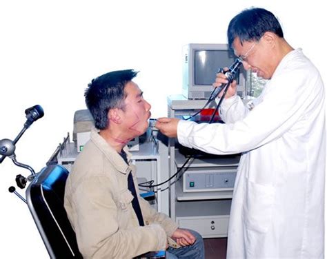 男患者拜访医生耳鼻喉科医生高清图片下载-正版图片506331305-摄图网
