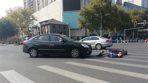 上海发生车祸导致2死12伤 交警称现场已处置完毕(含视频)_手机新浪网