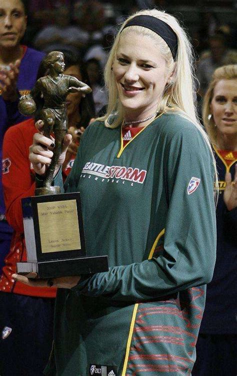 神秘之神埃琳娜·戴尔·多恩赢得WNBAMVP奖 - 球迷屋