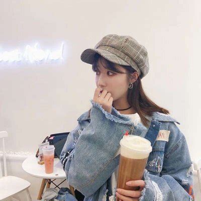 非主流戴帽衣服头像