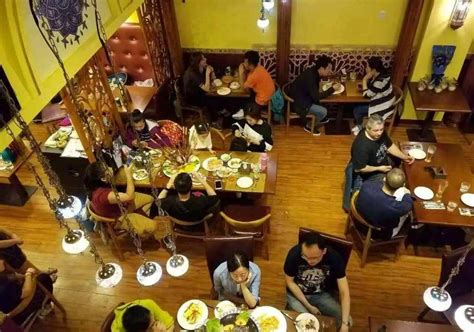 成都城市文化夜晚餐厅吃饭摄影图配图高清摄影大图-千库网