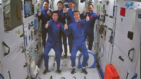 翟志刚成出舱次数最多的中国航天员_手机新浪网