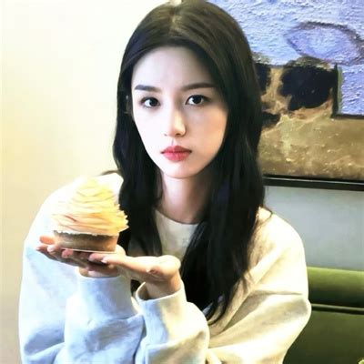 温柔脆弱女生头像