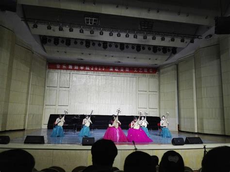 音乐舞蹈学院2013级举办“清歌曼舞”文艺晚会