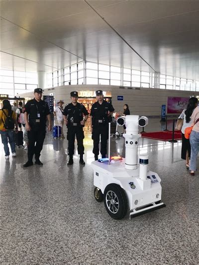 自主巡逻旅客互动 还能指路 机器人“瓦力” 现身温州机场-新闻中心-温州网