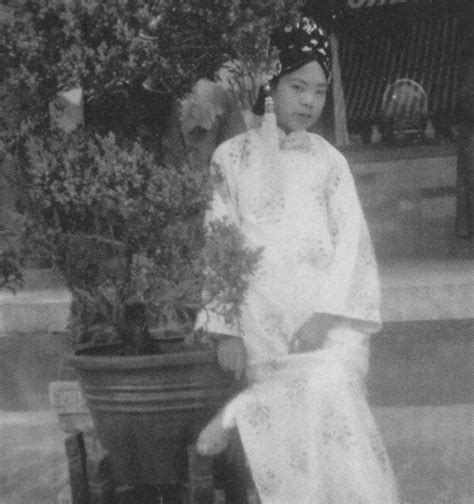 直击: 清朝皇帝后宫嫔妃真实模样, 相貌最漂亮的珍妃被慈禧投井!