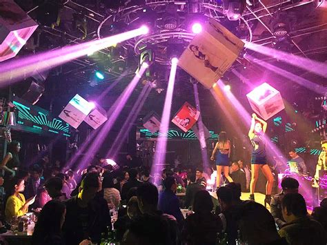 广东肇庆 V-MAX 电音派对酒吧设计-慢摇吧设计-深圳品彦酒吧装修设计公司