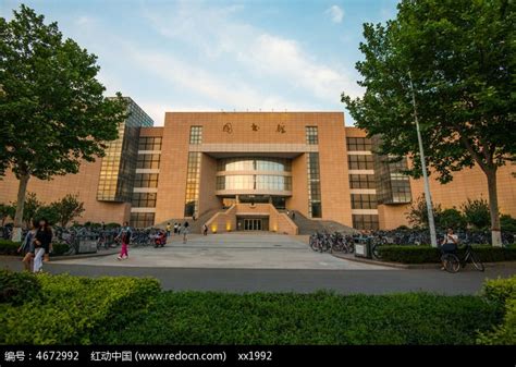郑州大学图书馆侧面高清图片下载_红动中国