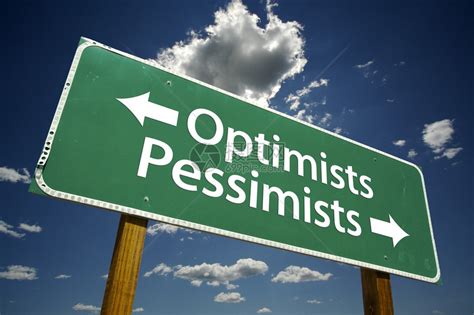 乐观主义者悲观主义者绿路标横扫蓝高清图片下载-正版图片504654533-摄图网