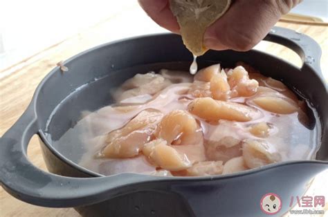 白水煮鸡胸肉是冷水还是开水 怎么判断鸡胸肉有没有煮熟 _八宝网