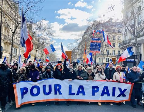 法国近万人游行反对北约和对乌军援 “为了和平退出北约”_军事频道_中华网