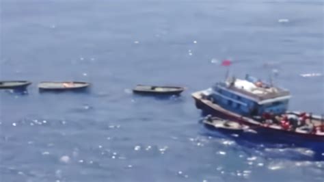 16日一福建渔船被撞沉没 10名船员成功获救-中华航运网
