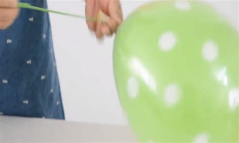 双层气球是怎么套进去的-两个气球套在一起怎么打结-趣丁网