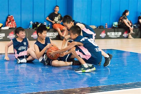 虹桥镇李秋平青少年篮球 龙柏中学训练基地挂牌仪式