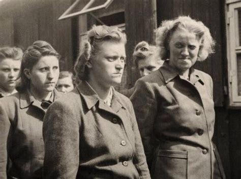二战中，乌克兰的犹太女人有多惨？衣衫被撕碎，还捉上街游行