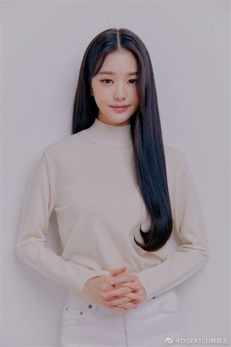 丁恩妃-毕业于首尔表演艺术高中，女子组合GFRIEND的成员，韩国女歌手。