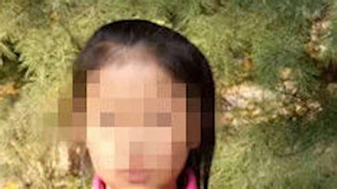 长沙8岁女童遇害案嫌疑人指认现场