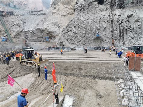 中国水利水电第一工程局有限公司 国际项目 布桑加水电站大坝中层廊道顺利启动施工