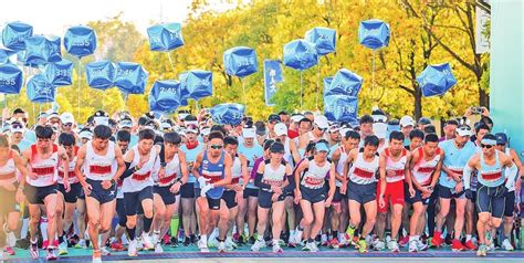 2022昆明高原半程马拉松如期举行 数千名跑者“重回”赛道|马拉松_新浪新闻