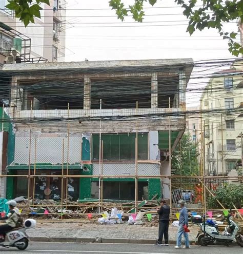 玉屏南路此处违章搭建的建筑被拆除，居民直呼：拆得好！