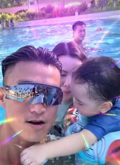TVB小生陈山聪和黄浩然相约一起带儿子游泳享亲子乐|陈山聪|黄浩然|浩然_新浪新闻