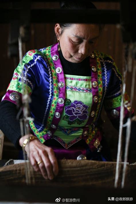 在贵州铜仁玉屏的侗族自治县里，有着原始的侗布的制作方法|玉屏|侗布|贵州_新浪新闻