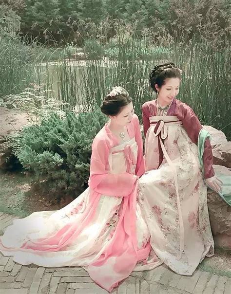 唐装中国风女装传统汉服女对襟刺绣上襦齐胸襦裙大摆雪纺裙两件套-阿里巴巴