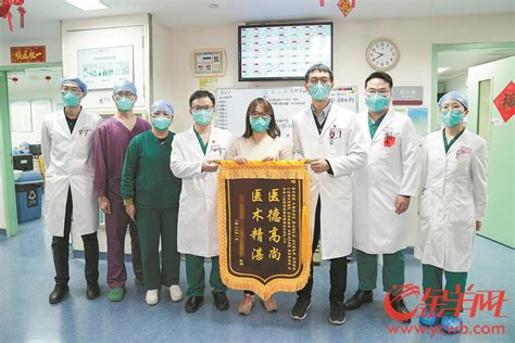 广州：隔离病区98岁高龄新冠患者康复出院_凤凰网视频_凤凰网
