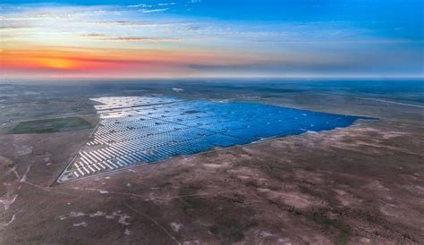 宁夏首个腾格里沙漠新能源基地项目并网发电-国际能源网能源资讯中心