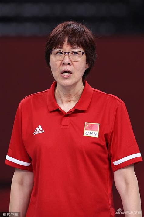 郎平宣布卸任中国女排主教练，第一站到苏州给母亲扫墓_内容